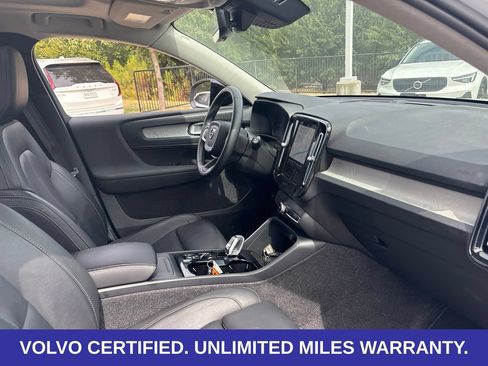 Used 2025 Volvo XC40 B5 Plus AWD/4WD image 14