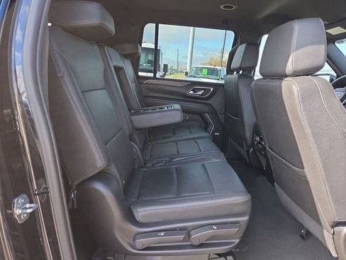 Used 2023 Chevrolet Suburban LT RWD image 15