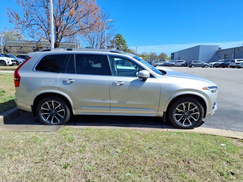 Used 2018 Volvo XC90 T6 Momentum w/ Convenience Package image 2