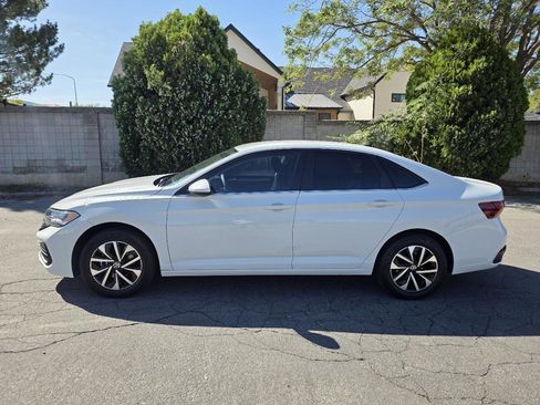 Used 2022 Volkswagen Jetta S image 2