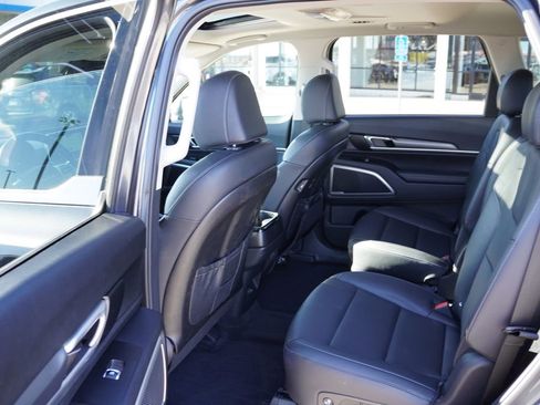 Certified 2022 Kia Telluride S image 16