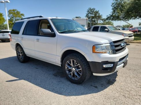 Used 2017 Ford Expedition Limited w/ Equipment Group 301A AWD/4WD image 3