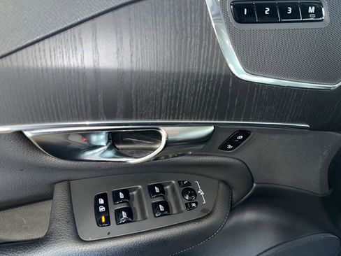 Used 2020 Volvo XC90 T6 Momentum image 11