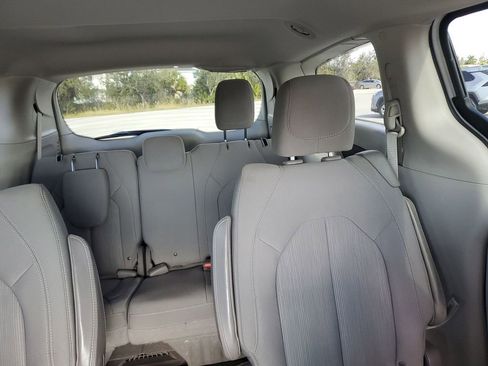 Used 2019 Chrysler Pacifica LX image 14