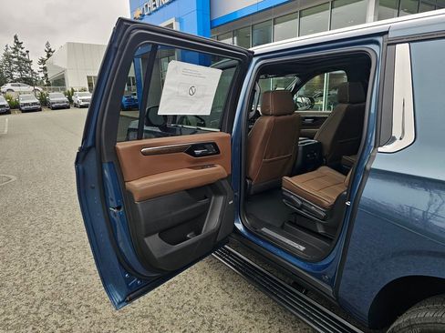 New 2026 Chevrolet Suburban High Country image 16