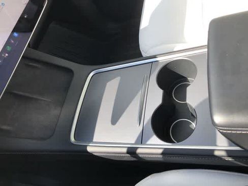 Used 2021 Tesla Model Y Long Range AWD/4WD image 24