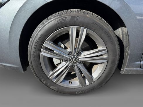 Used 2024 Volkswagen Jetta SE image 9