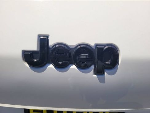 Used 2023 Jeep Grand Cherokee L Laredo AWD/4WD image 10