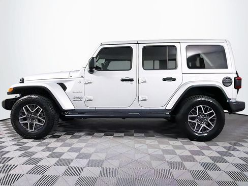Used 2024 Jeep Wrangler Unlimited Sahara w/ Technology Group AWD/4WD image 7