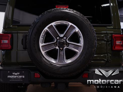 Used 2022 Jeep Wrangler Unlimited Sahara w/ LED Lighting Group AWD/4WD image 18