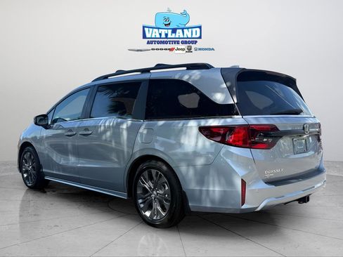 New 2026 Honda Odyssey Touring image 3