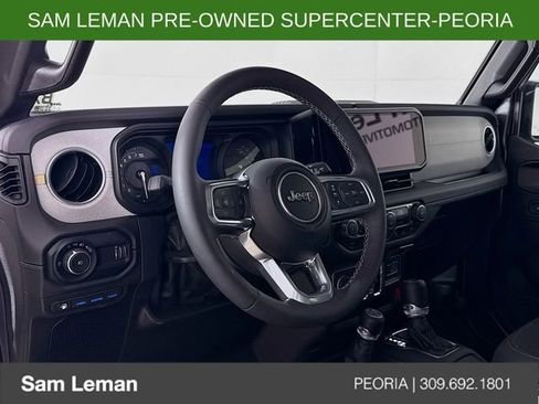 Used 2025 Jeep Wrangler Unlimited Sahara w/ Safety Group AWD/4WD image 9