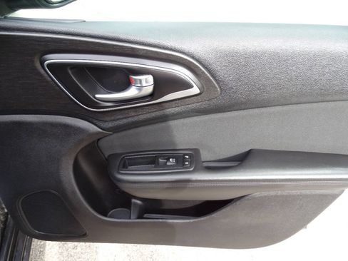 Used 2016 Chrysler 200 Limited Sedan FWD image 36