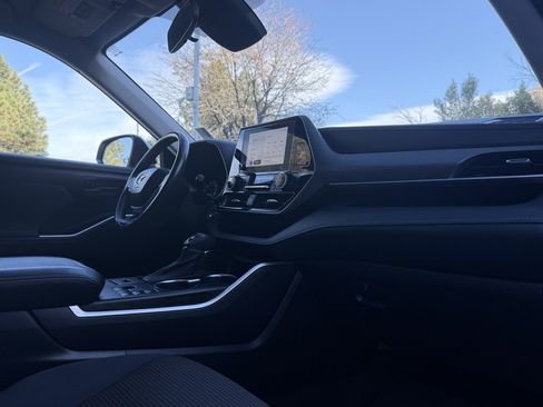 Used 2023 Toyota Highlander LE image 35