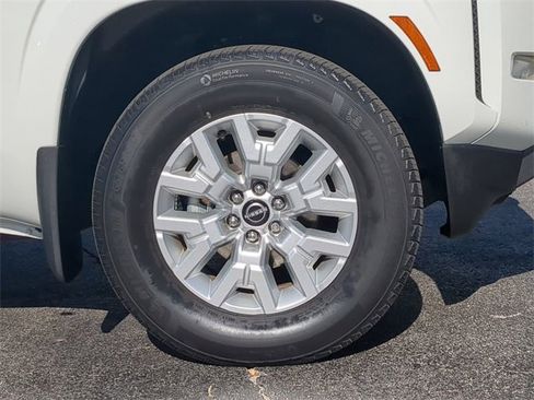 Used 2023 Nissan Frontier SV w/ SV Convenience Package image 11