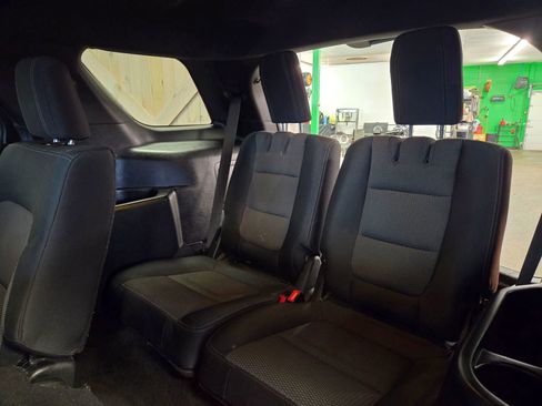 Used 2018 Ford Explorer XLT w/ Equipment Group 201A image 48