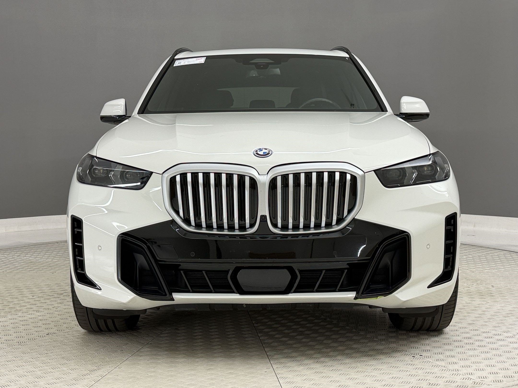 Used 2024 BMW X5 xDrive50e w/ M Sport Package AWD/4WD image 6