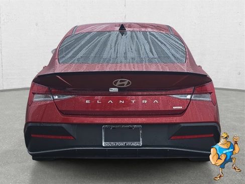 Used 2025 Hyundai Elantra SEL image 6