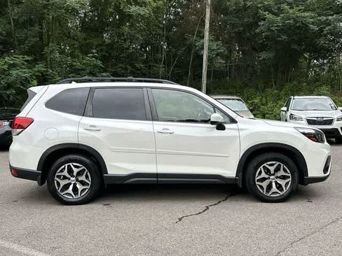 Used 2019 Subaru Forester Premium AWD/4WD image 3