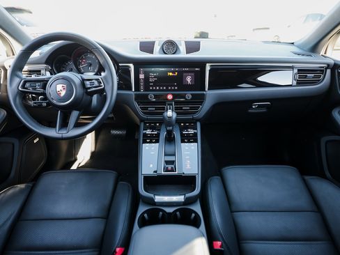 Certified 2025 Porsche Macan image 25