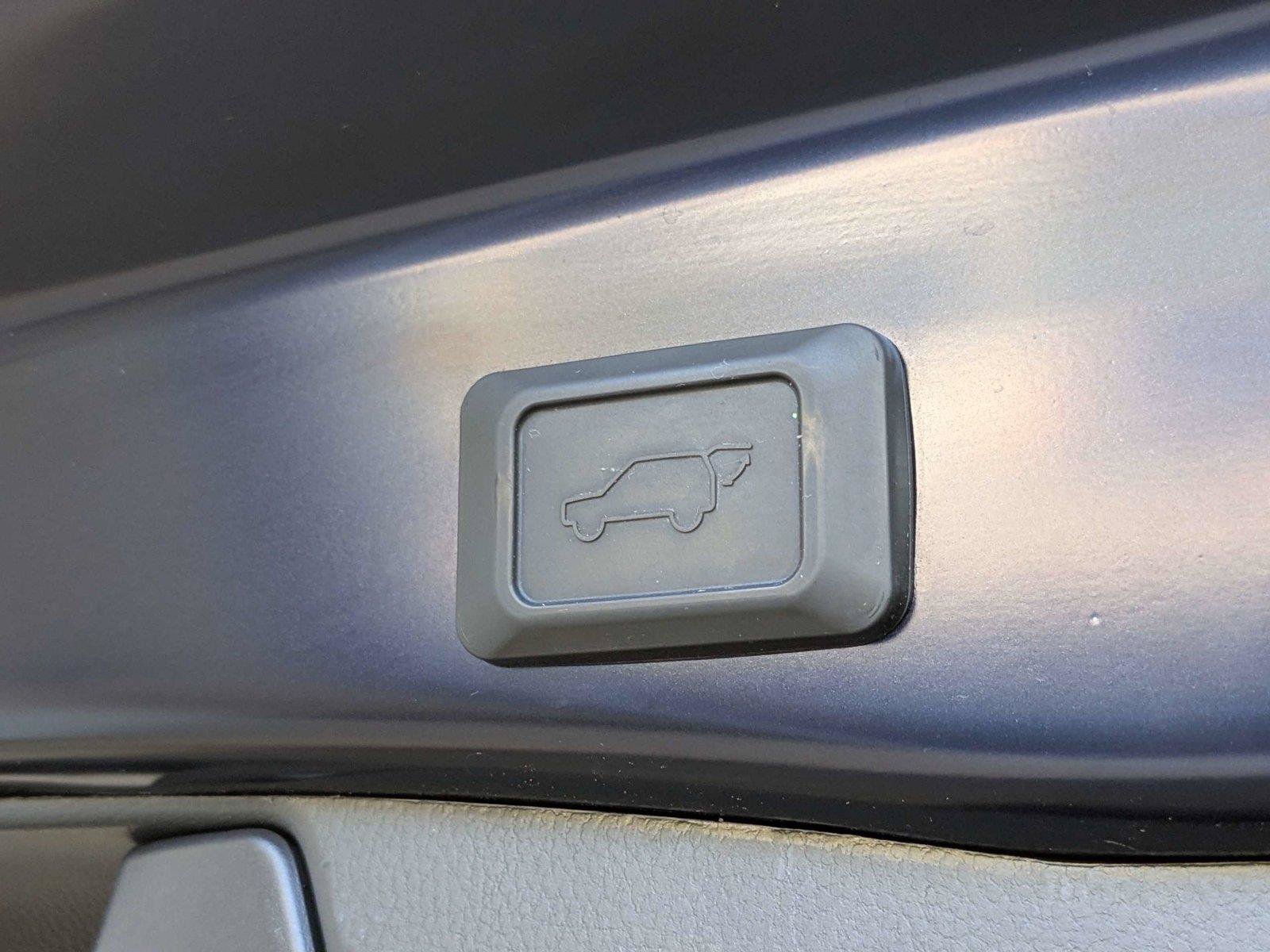 Used 2024 Toyota RAV4 XLE w/ Convenience Package FWD image 9
