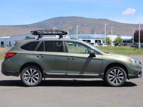 Used 2017 Subaru Outback 3.6R Touring AWD/4WD image 7
