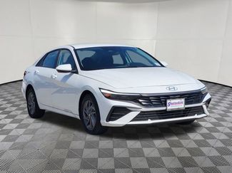 Used 2025 Hyundai Elantra Hybrid FWD video 2