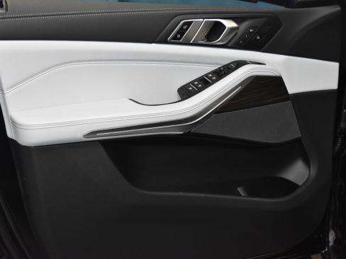 New 2026 BMW X5 xDrive40i w/ Executive Package image 3