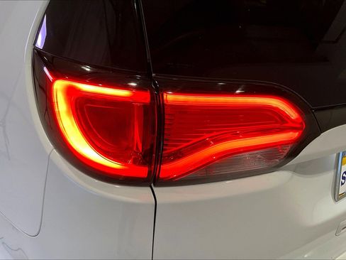 Used 2019 Chrysler Pacifica Touring-L Plus w/ Advanced Safetytec Group FWD image 23