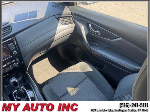 Used 2018 Nissan Rogue SV AWD/4WD image 15