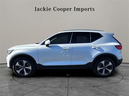 Used 2023 Volvo XC40 B5 Ultimate w/ Protection Package Premier image 2