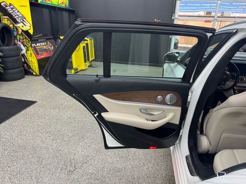 Used 2017 Mercedes-Benz E 400 4MATIC image 10
