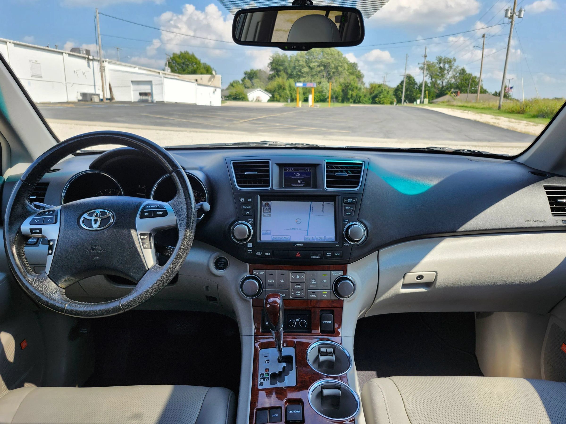 Used 2012 Toyota Highlander Limited w/ Tow Pkg FWD image 24