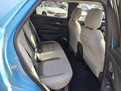 Used 2025 Chevrolet TrailBlazer LT w/ LT Cold Weather Package FWD image 22