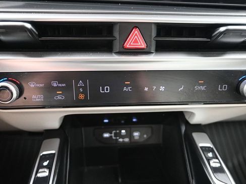Certified 2025 Kia Sorento S w/ Panoramic Sunroof Package FWD image 21