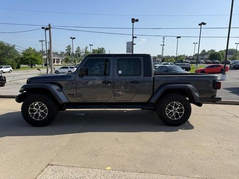 Used 2024 Jeep Gladiator Sport AWD/4WD image 10