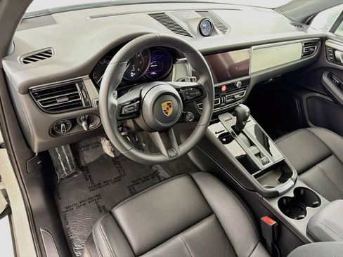 Used 2026 Porsche Macan AWD/4WD image 10