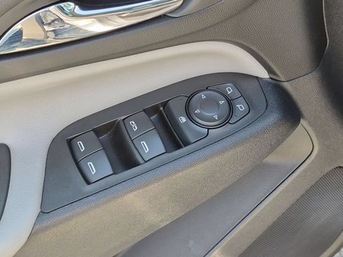 Used 2023 Chevrolet Equinox LS FWD image 11