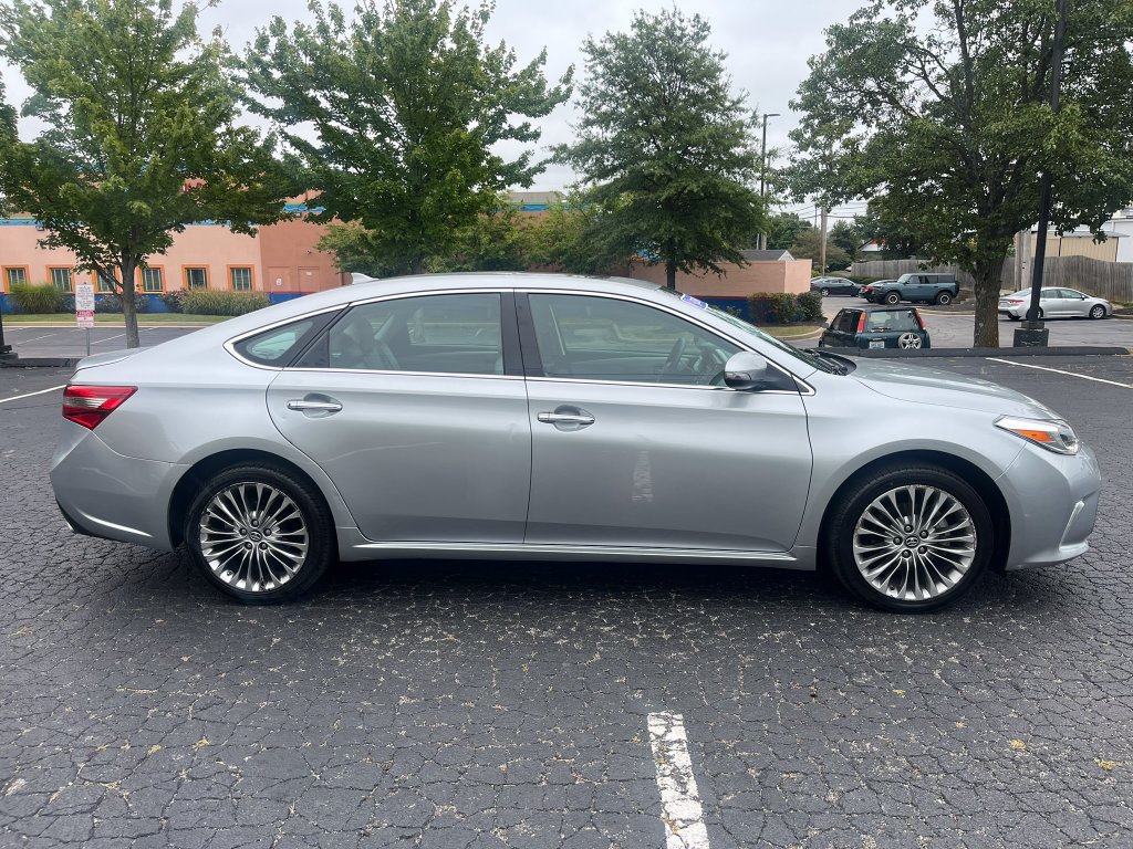 Used 2016 Toyota Avalon Limited FWD image 4