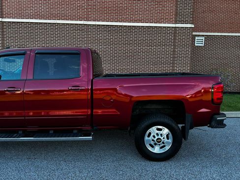 Used 2018 Chevrolet Silverado 2500 LT w/ LT Convenience Package AWD/4WD image 5