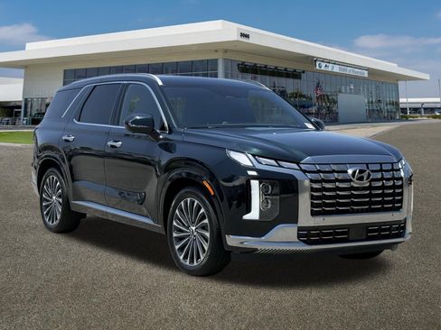 Used 2024 Hyundai Palisade Calligraphy FWD image 2
