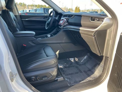 Certified 2023 Jeep Grand Cherokee L Limited w/ Luxury Tech Group II image 11