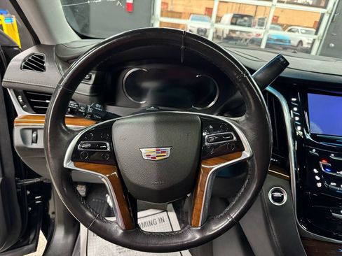 Used 2020 Cadillac Escalade ESV Luxury w/ Escalade Sport Edition AWD/4WD image 25