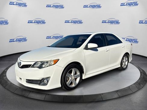 Used 2012 Toyota Camry SE image 1
