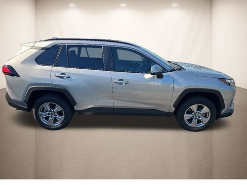 Used 2025 Toyota RAV4 XLE w/ Convenience Package FWD image 4
