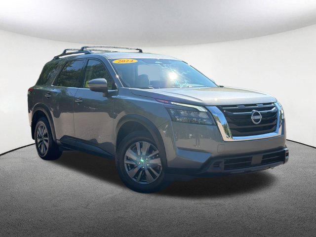 Used 2024 Nissan Pathfinder SV AWD/4WD image 2