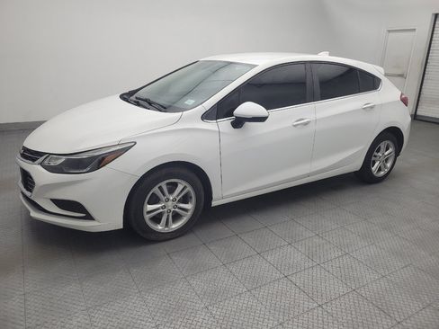Used 2018 Chevrolet Cruze LT w/ Convenience Package FWD image 2