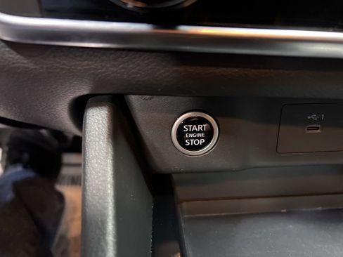 Used 2023 Nissan Rogue S image 29