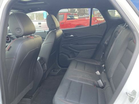 Used 2025 Chevrolet Trax RS w/ Sunroof Package image 22