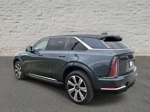Certified 2025 Cadillac Escalade IQ Luxury 1 w/ Smart Trailering package AWD/4WD image 3